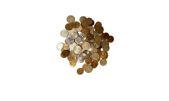 приметы на деньги - положить несколько монет в доме на полу